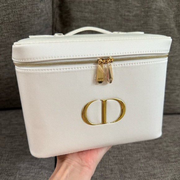 DIOR Prestige Lifestyle Set White Vanity Pouch Cotton Face Towel - Picture 3 of 16